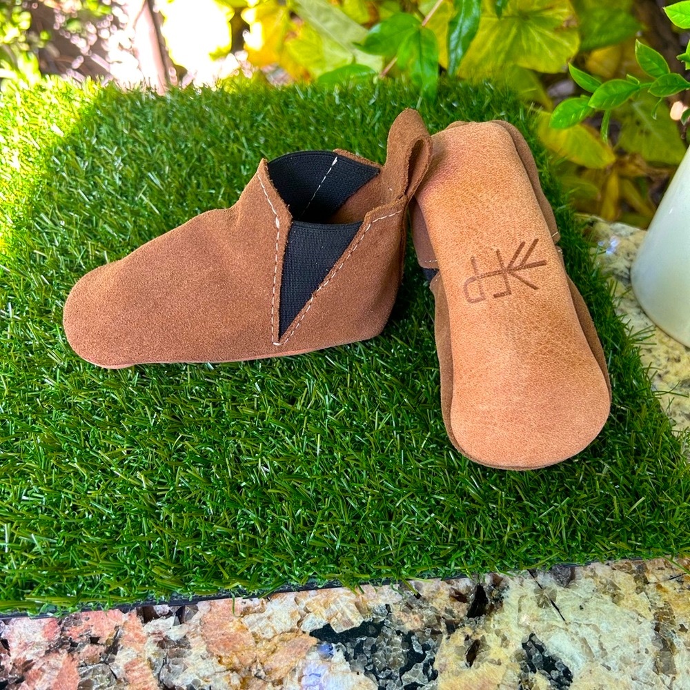 - NEW | Freshly Picked Baby/Toddler Suede
Chelsea Boots size 4